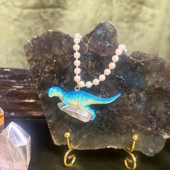 Upcycled Dinosaur Necklace with Vintage Pearl Strand & Clear Quartz Crystal - Picture 4 of 4